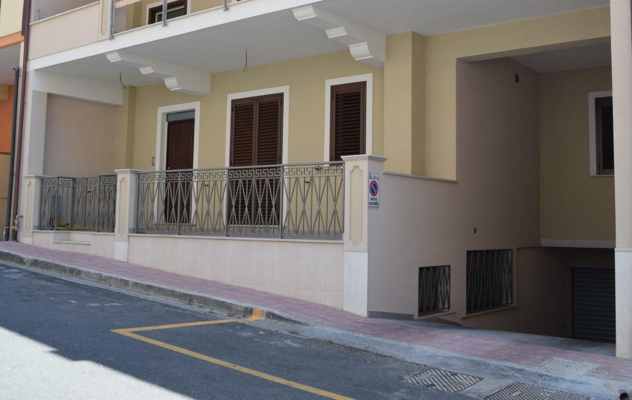 Casa Vacanze Lombardo سانتا تيريزا دي ريفا المظهر الخارجي الصورة